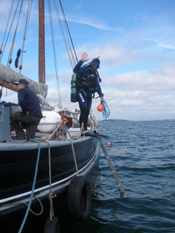 Ehud Galili about to dive at Helnaes Bay