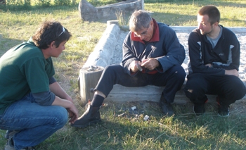 Flint knapping session at Helnaes Bay